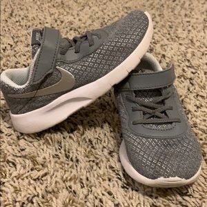 Nike tennis shoes. Gray